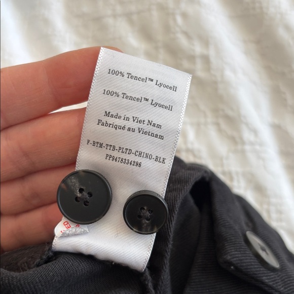 Everlane The Trouser In Buttersoft Black
size 10
NWT
Casual effortless - Picture 12 of 17